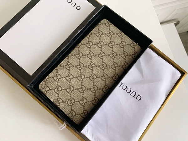 グッチ財布コピー背面デザイン